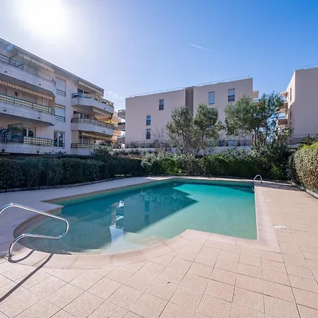 Apartment Le Regent Park For 6 By Sunset Villeneuve-Loubet